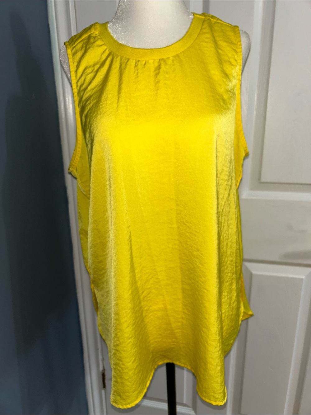 Simply Vera Vera Wang Bright Yellow Satin Tank Size Medium